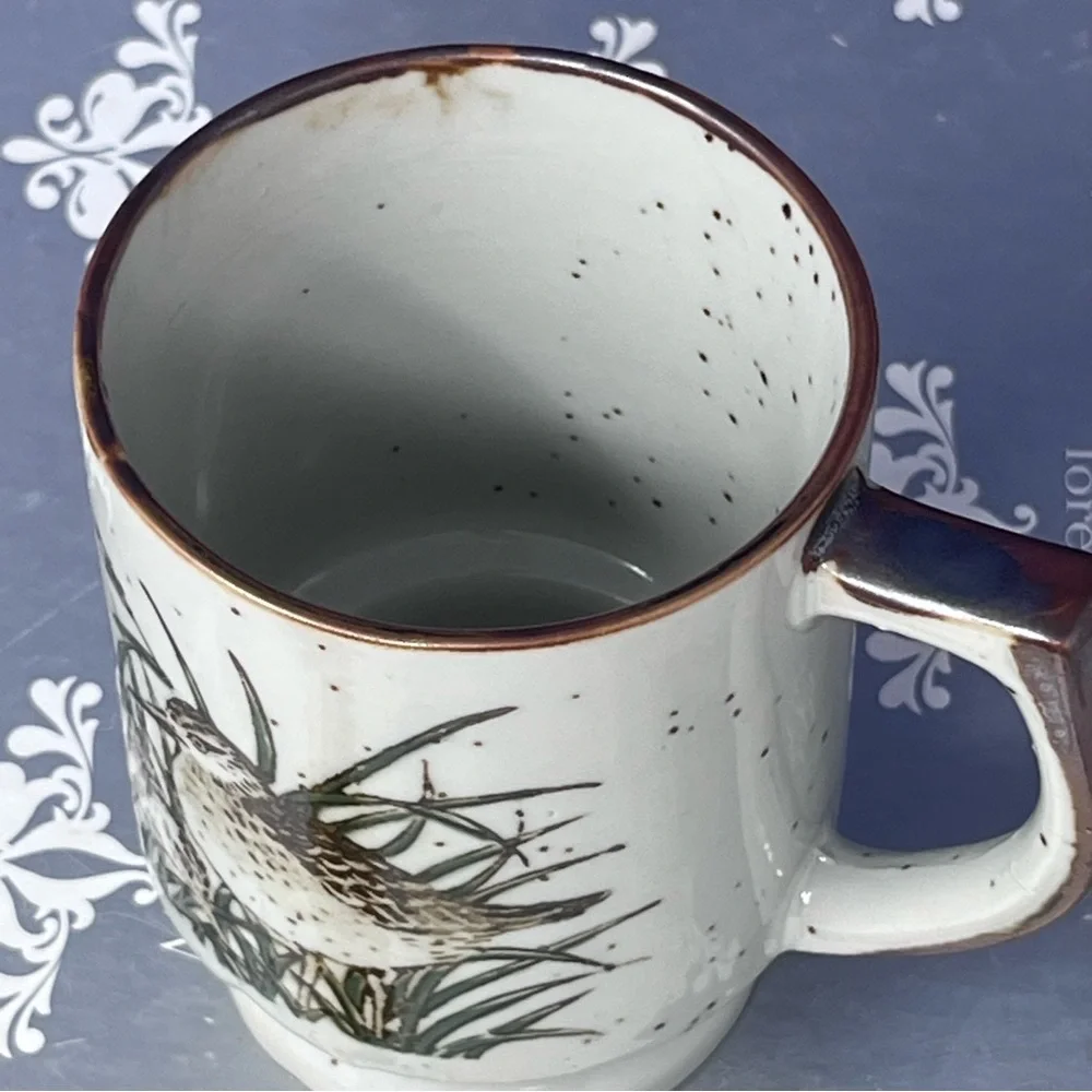 Ceramic Speckled Shorebird D handle Pedestal Mug Japan